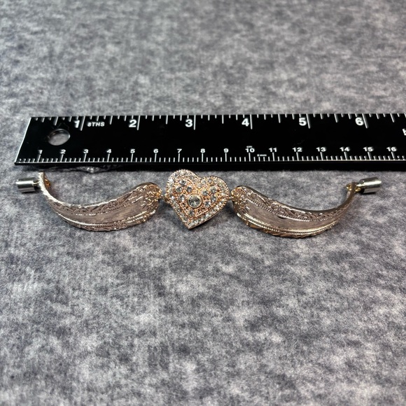 Elegant Heart Bracelet with Button Snap Charm - Picture 12 of 14